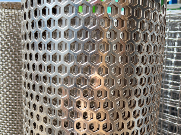 Lưới đục lỗ inox
