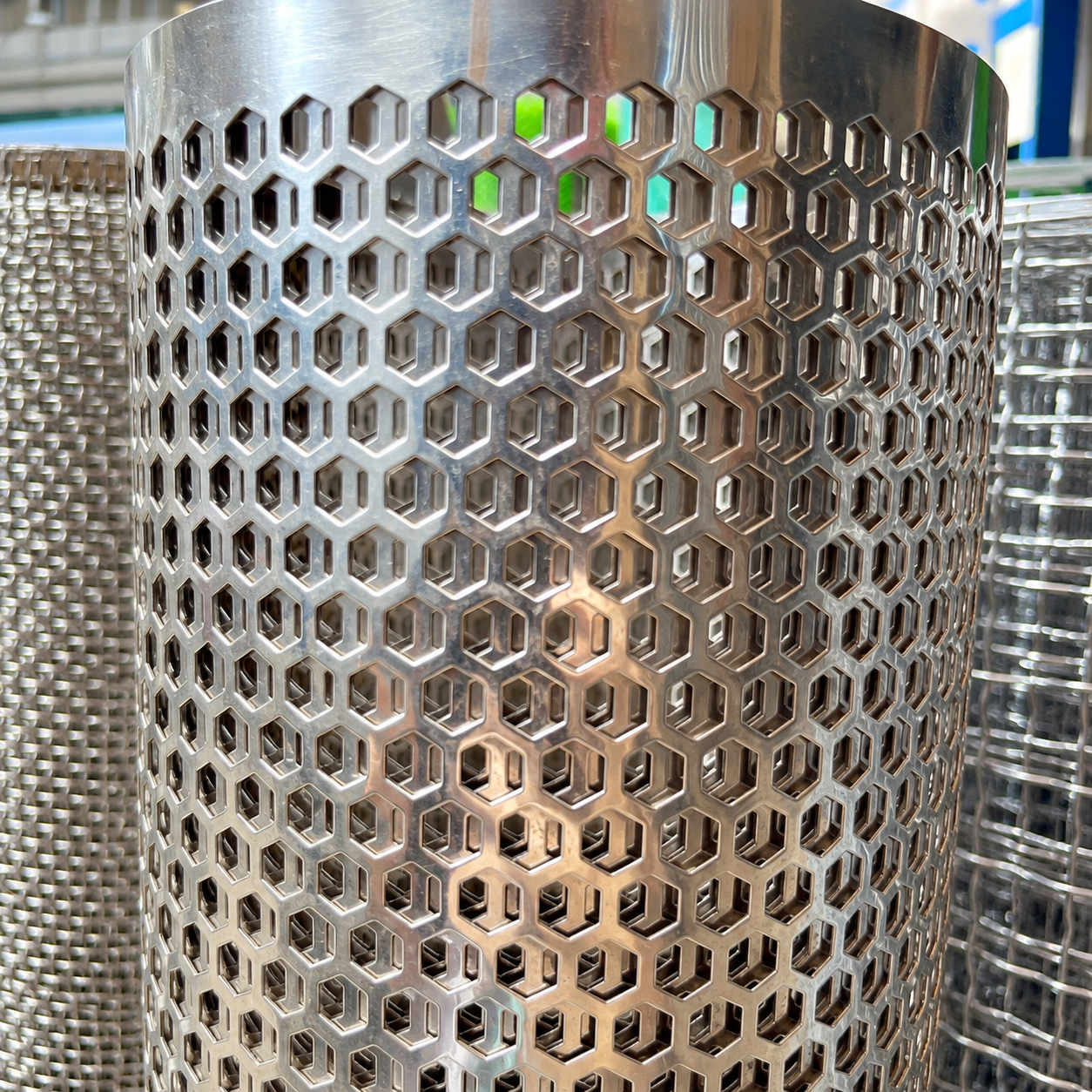 Lưới đục lỗ inox
